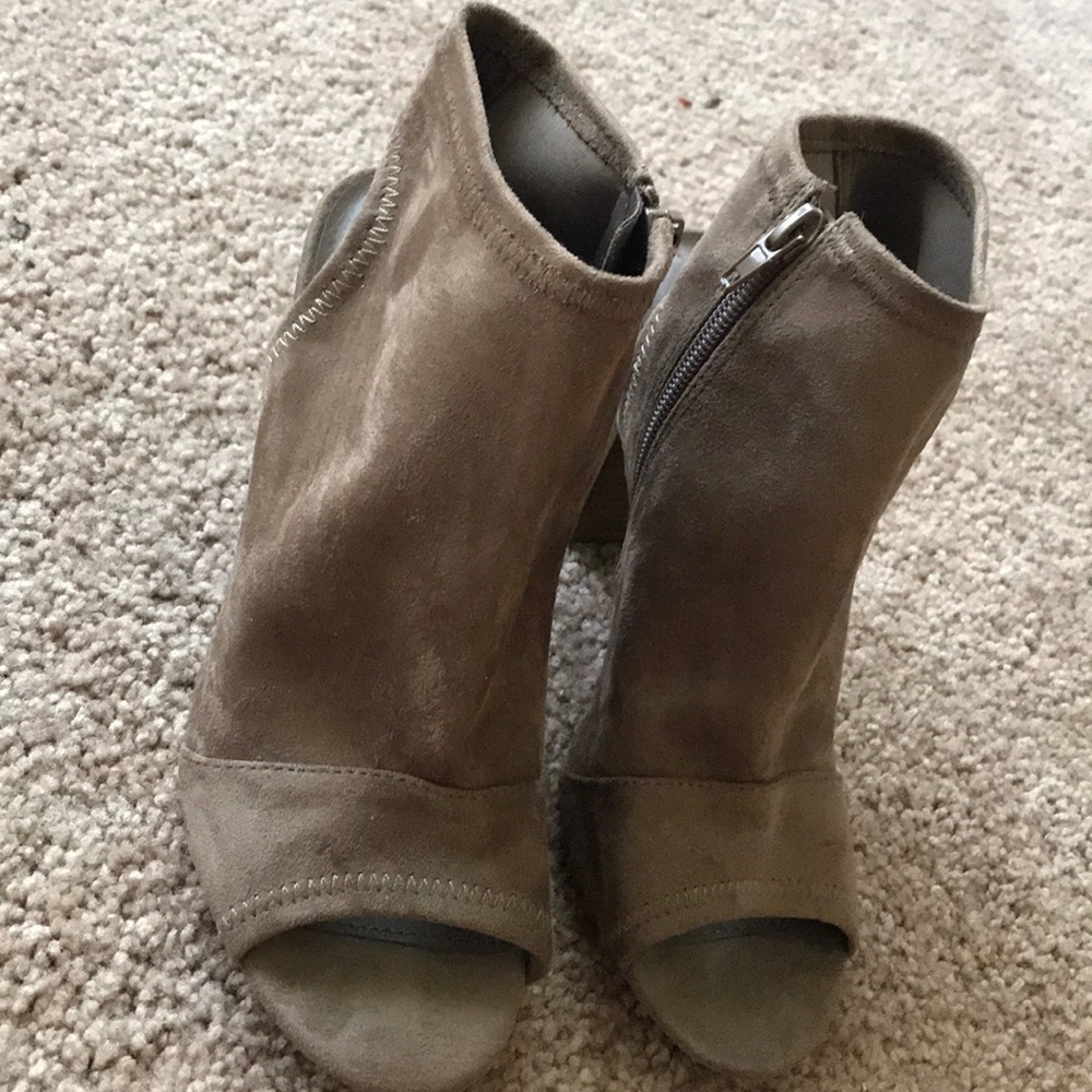 Open toe heel bootie